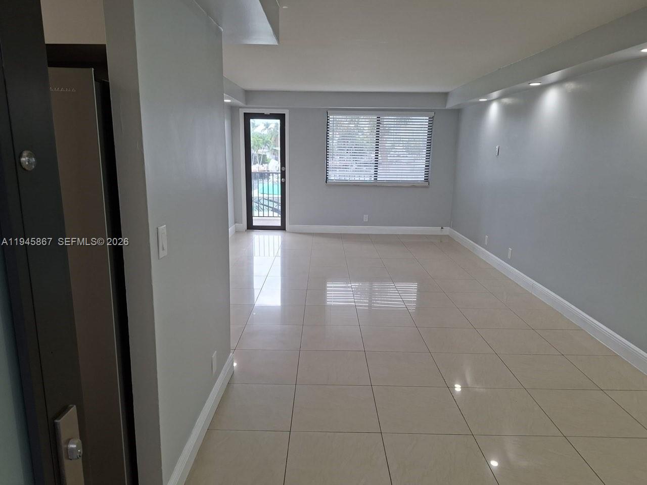 YACHT CLUB CONDO (THE) - Residential Lease