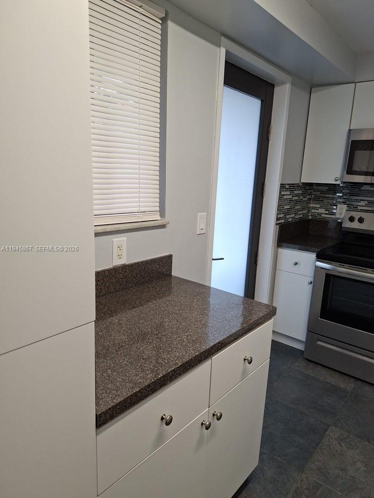 YACHT CLUB CONDO (THE) - Residential Lease
