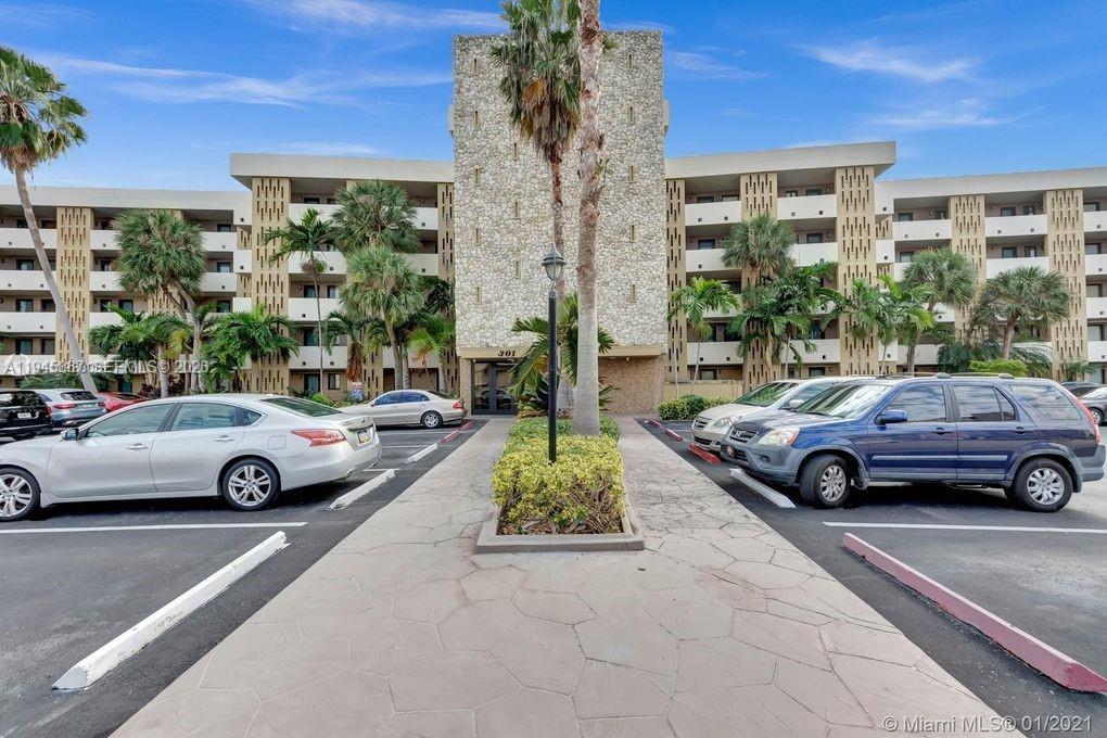 301 Golden Isles Dr 205