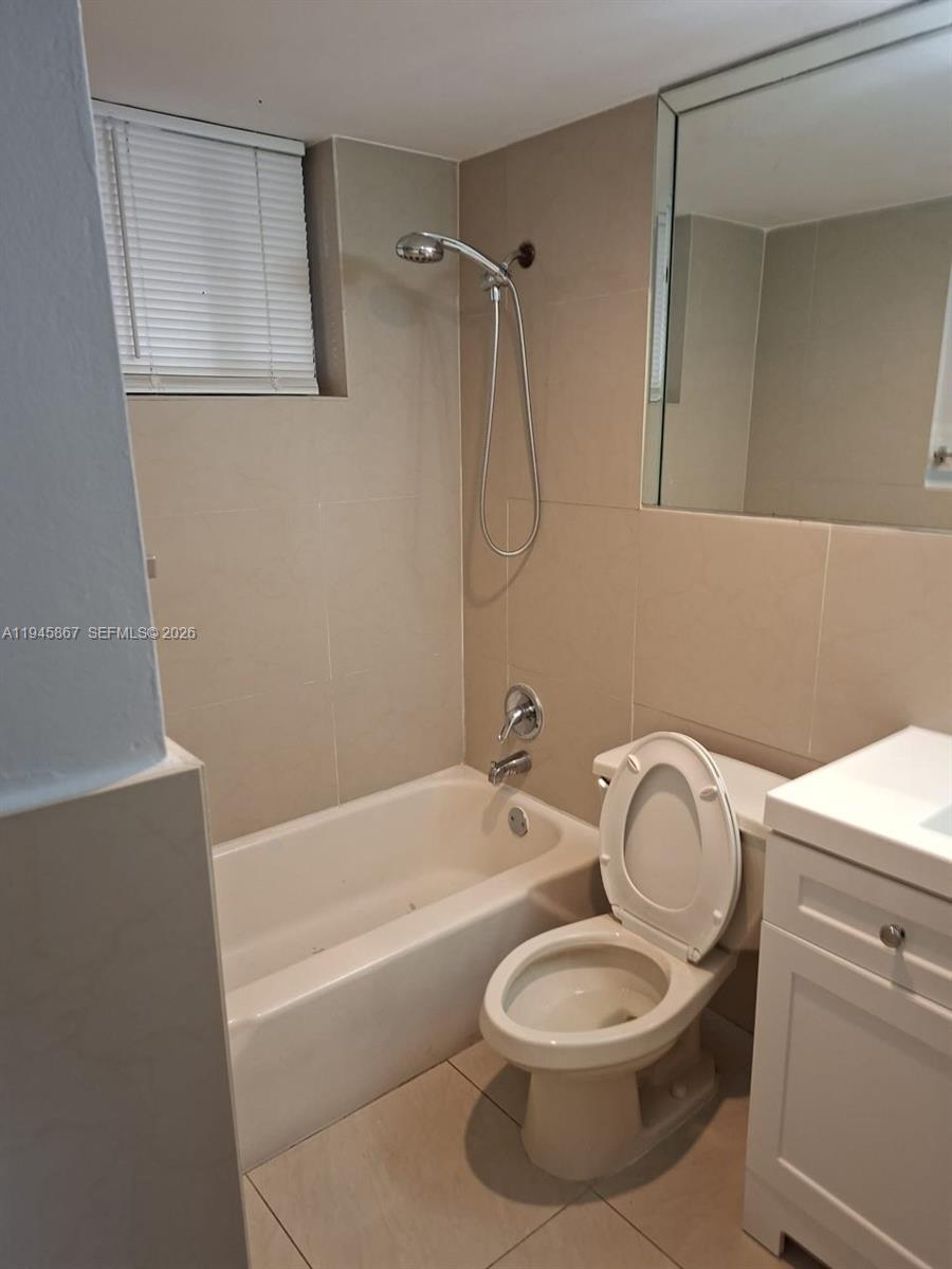 YACHT CLUB CONDO (THE) - Residential Lease
