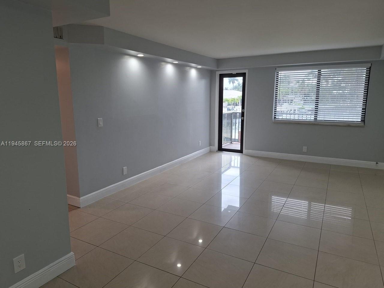 YACHT CLUB CONDO (THE) - Residential Lease