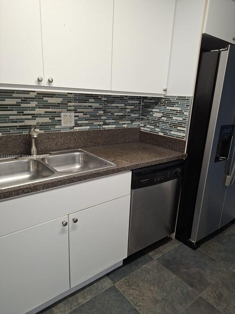 YACHT CLUB CONDO (THE) - Residential Lease