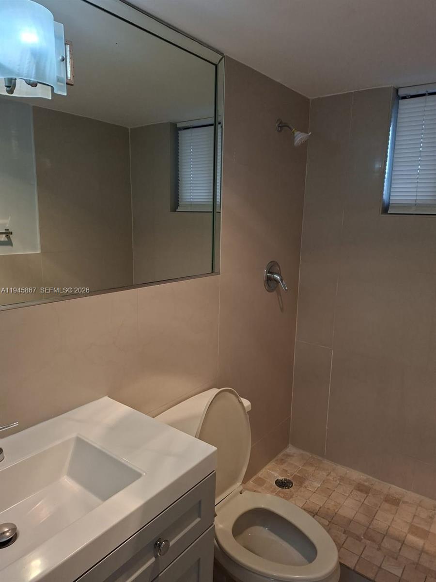 YACHT CLUB CONDO (THE) - Residential Lease