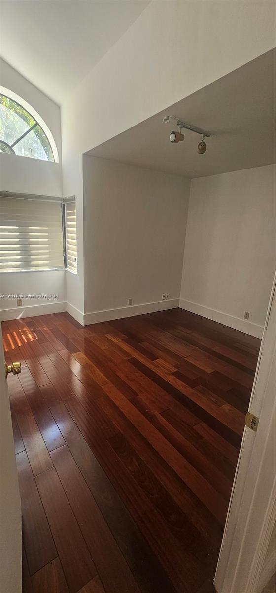 View photos, virtual tours, details... 1221 SW 87th Ter 0