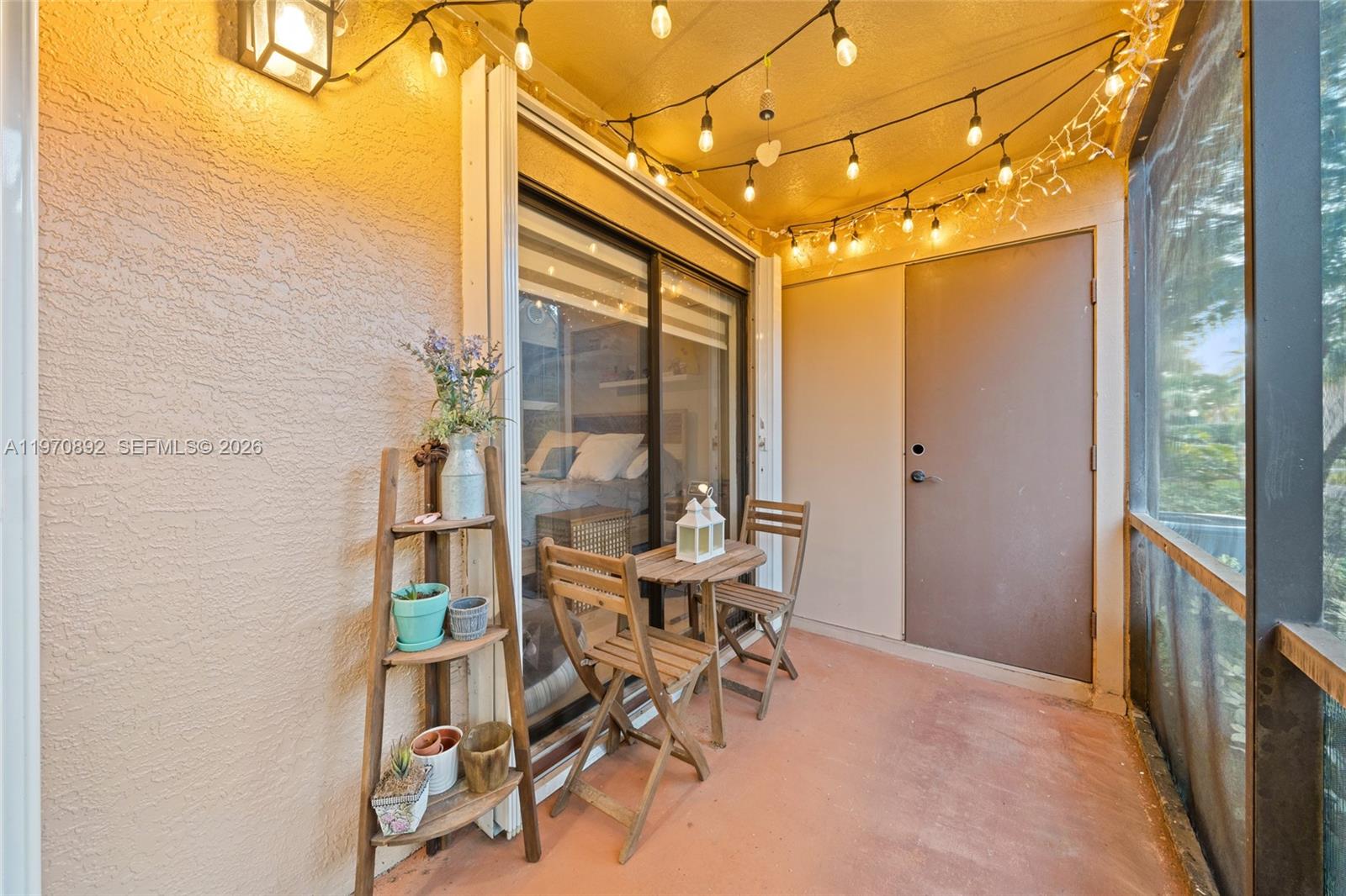 VISTA LAGO AT THE HAMMOCK - Residential