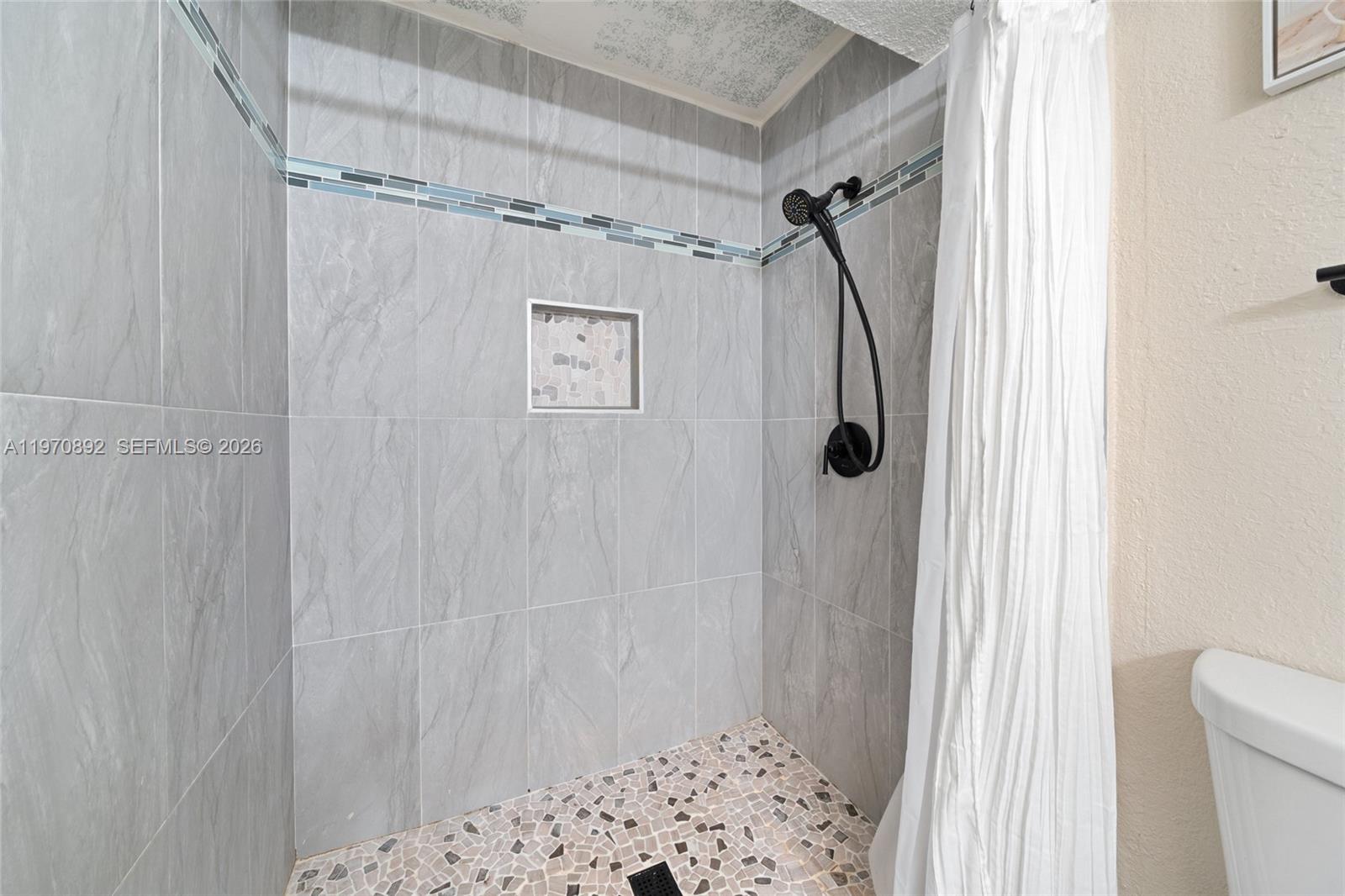 VISTA LAGO AT THE HAMMOCK - Residential