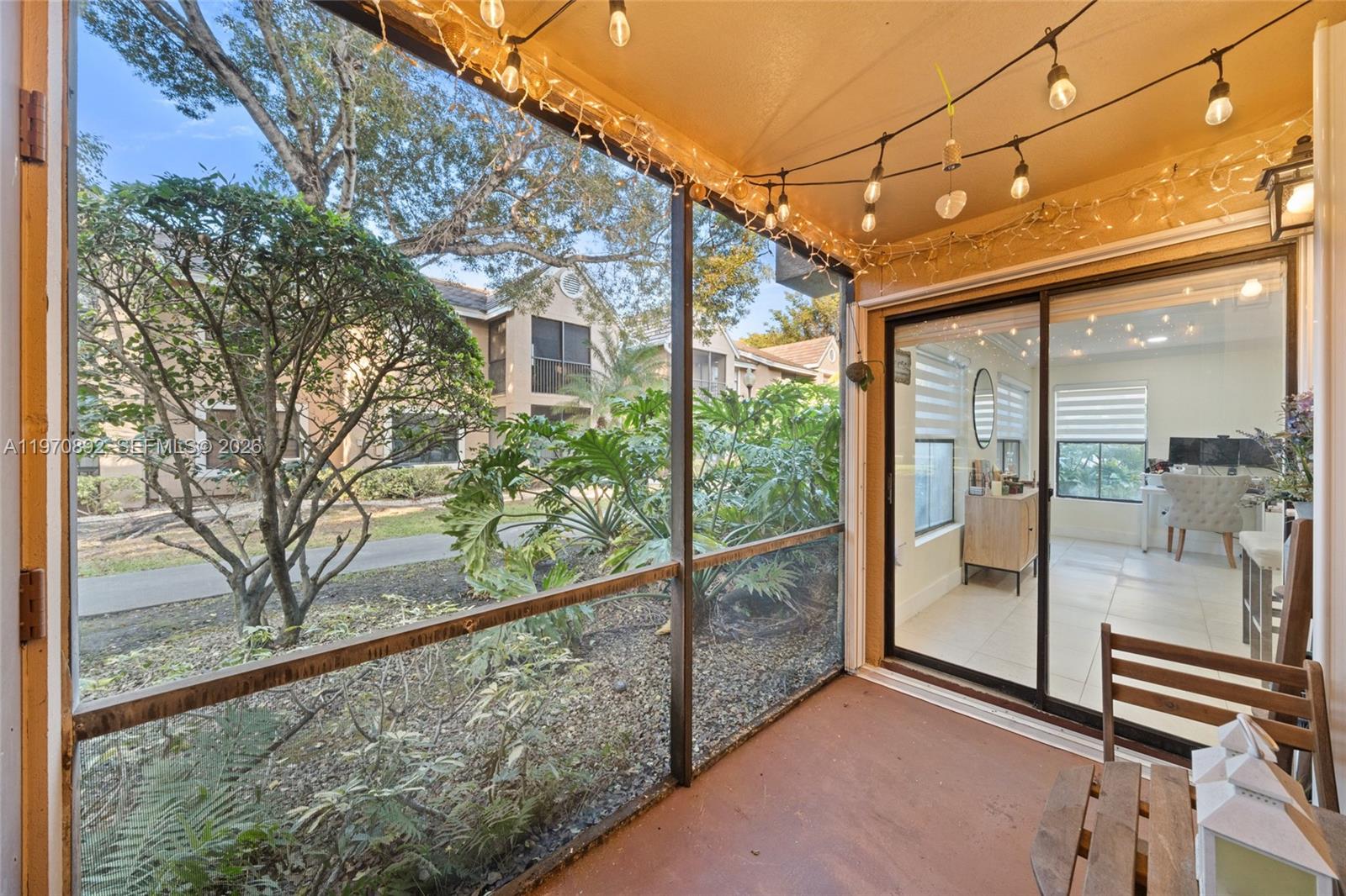 VISTA LAGO AT THE HAMMOCK - Residential