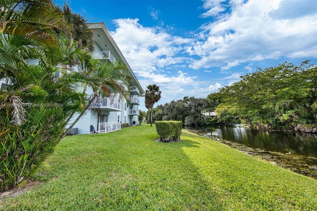 Photo of 405 S Pine Island Rd #405D, Plantation, FL 33324 (MLS # A11910601)