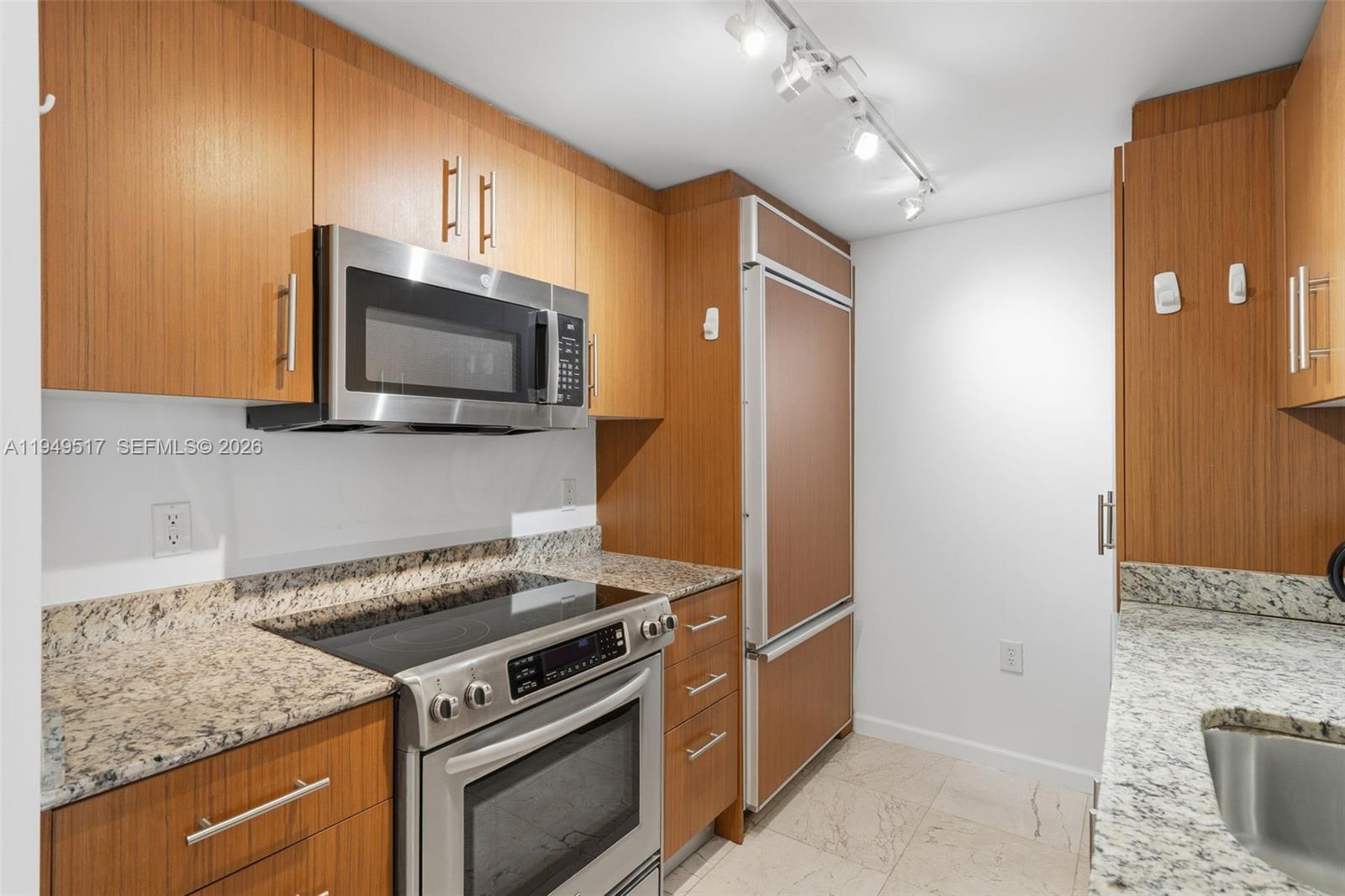 HARBOUR HOUSE - Residential