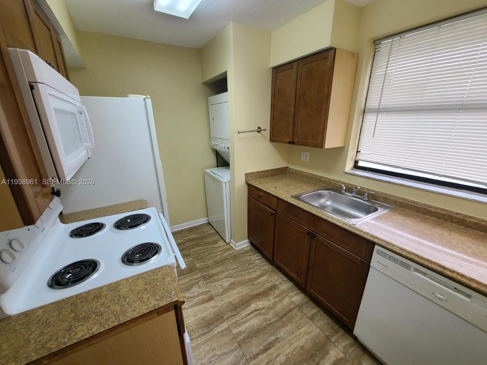 LAKESHORE CONDO #2 - Residential Lease