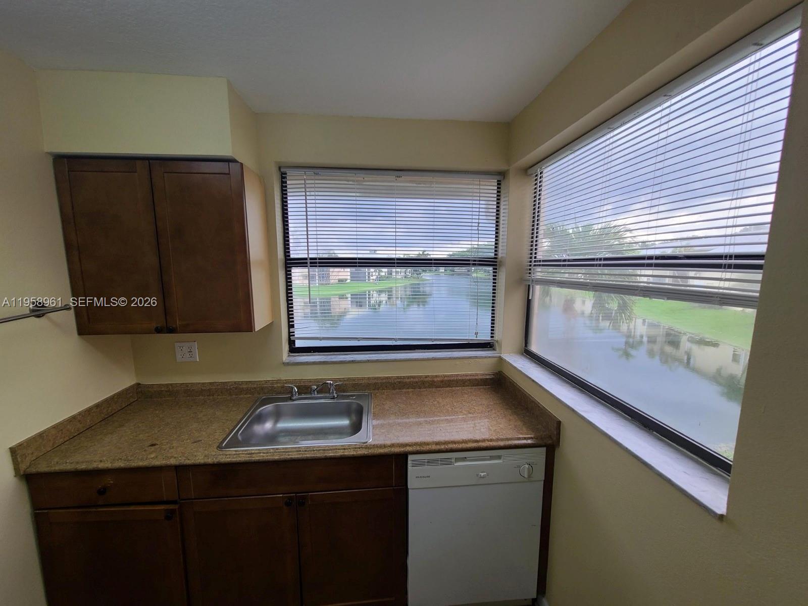 LAKESHORE CONDO #2 - Residential Lease