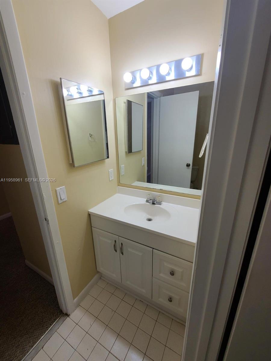 LAKESHORE CONDO #2 - Residential Lease