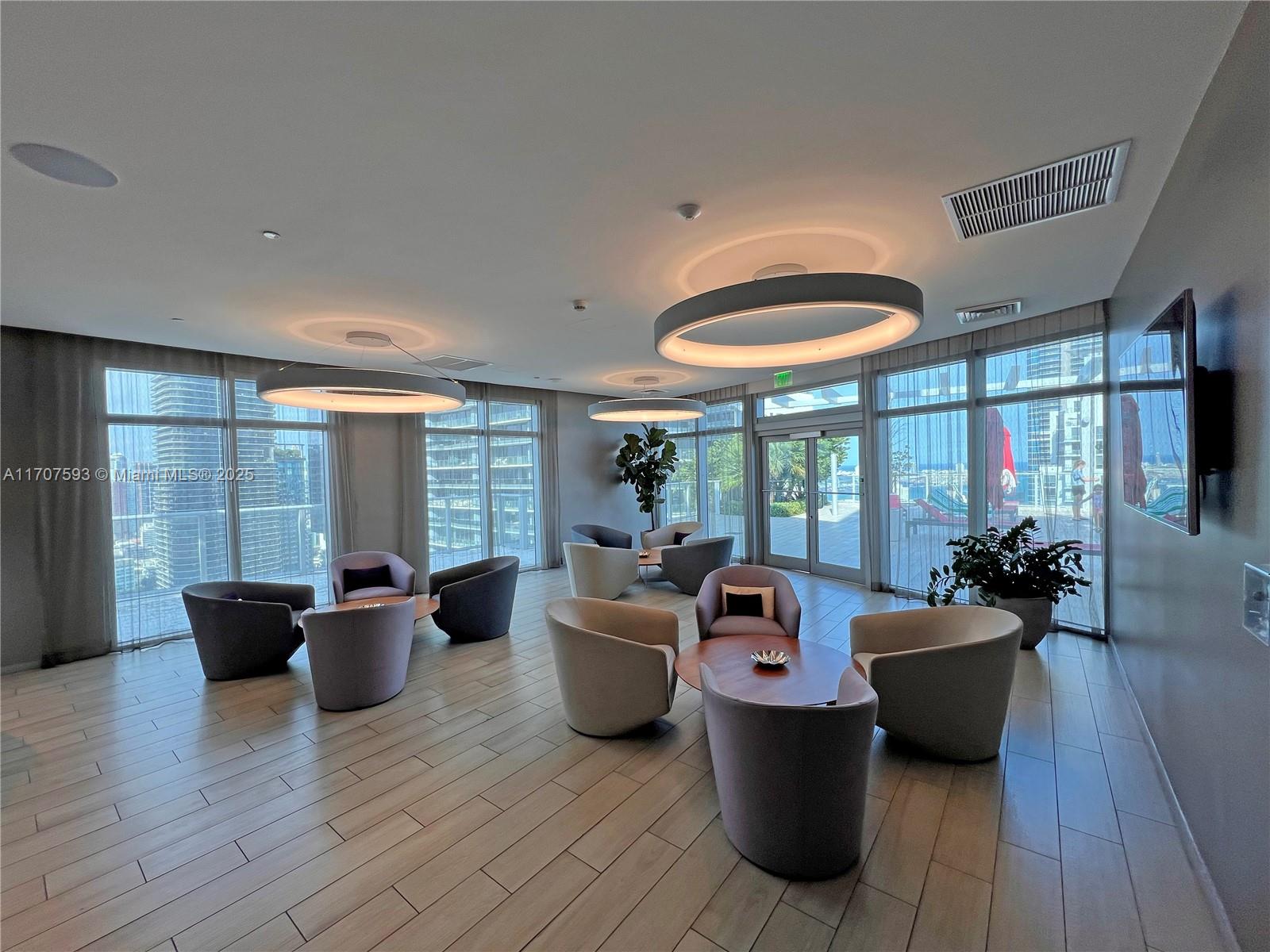 1100 MILLECENTO RESIDENCE - Residential