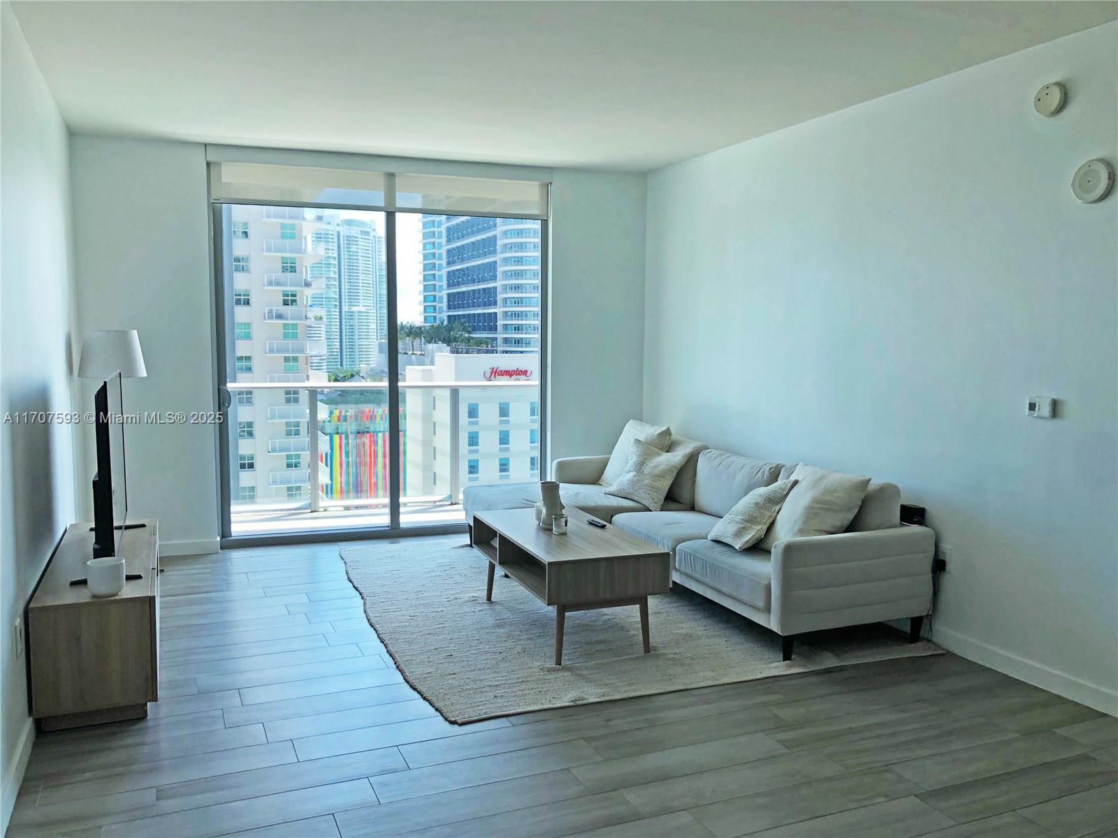 1100 MILLECENTO RESIDENCE - Residential
