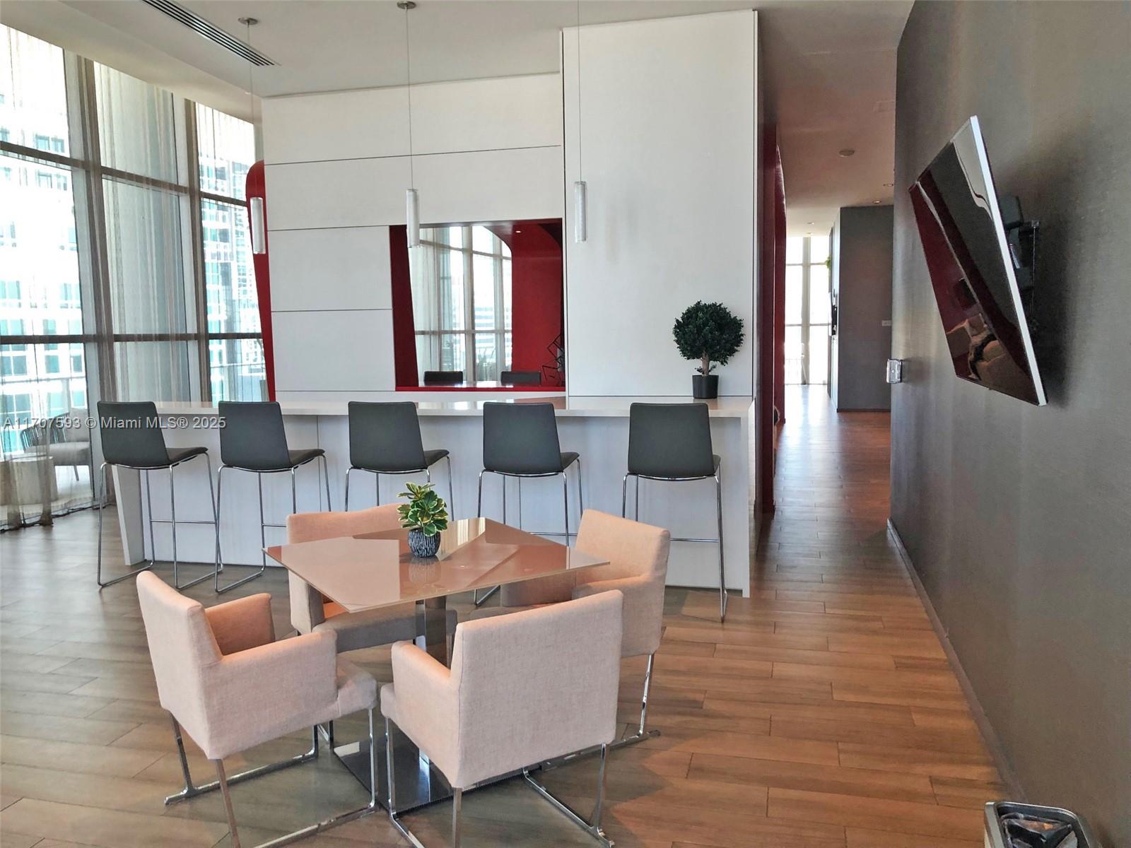1100 MILLECENTO RESIDENCE - Residential