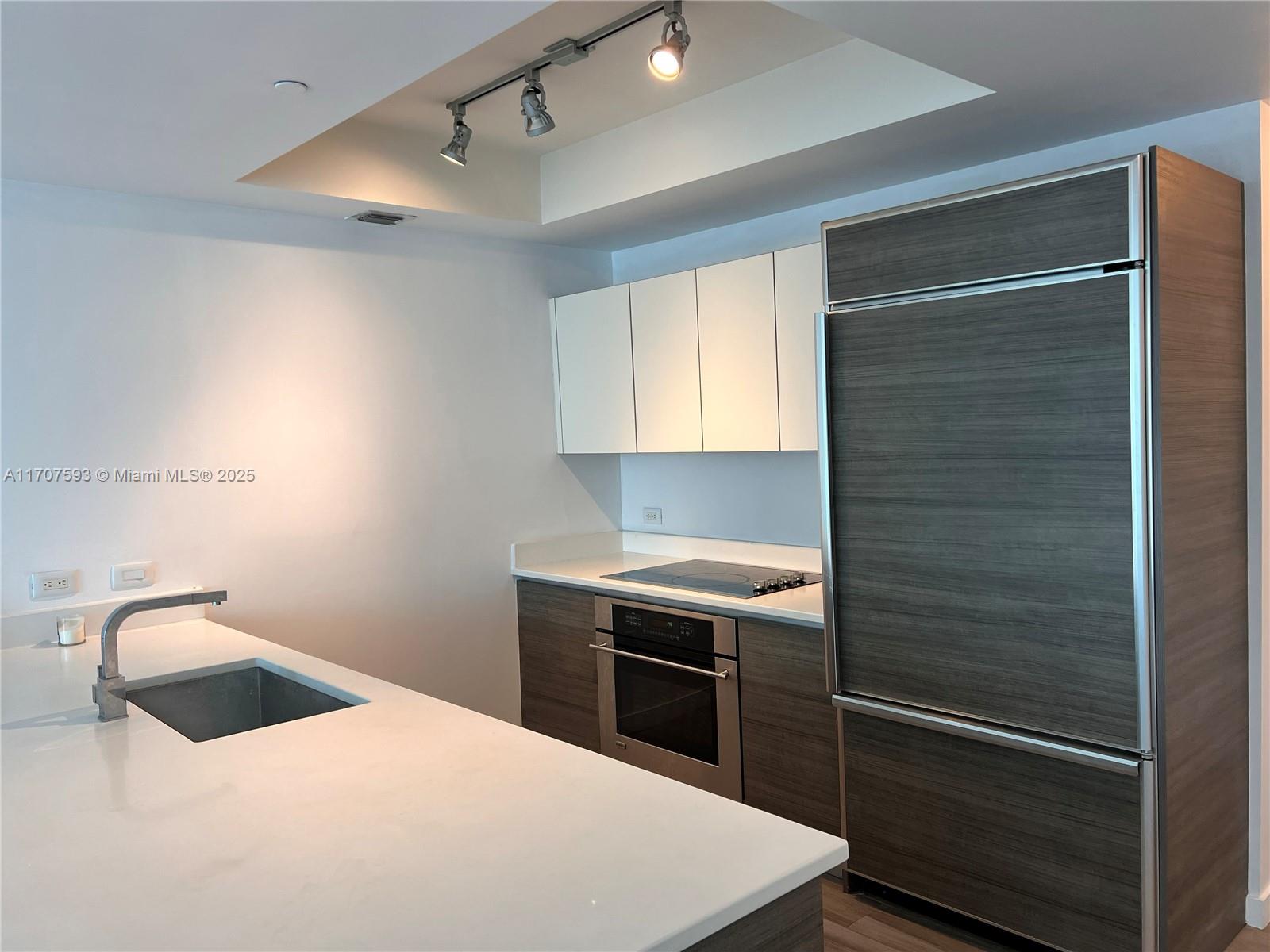 1100 MILLECENTO RESIDENCE - Residential