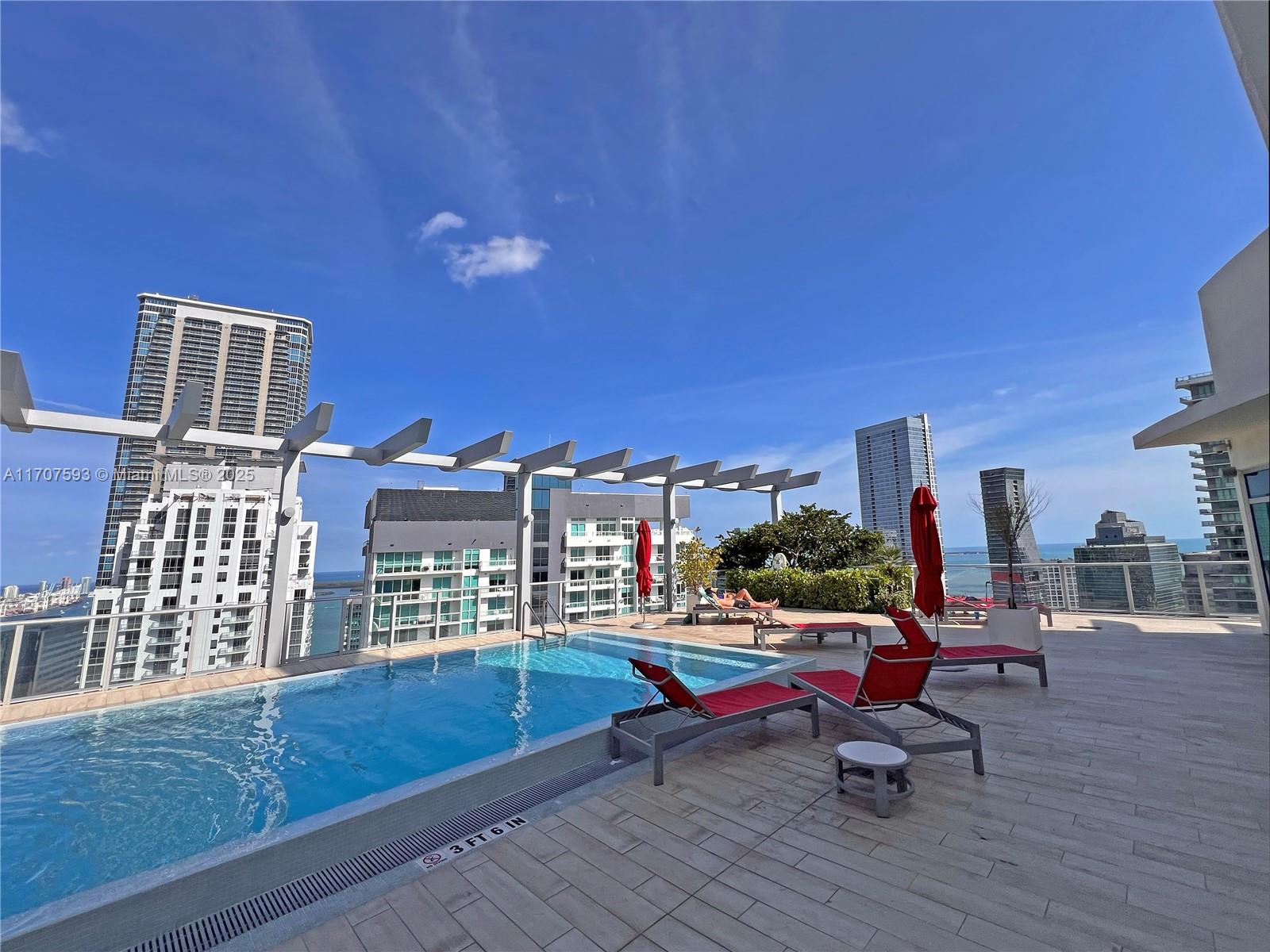 1100 MILLECENTO RESIDENCE - Residential