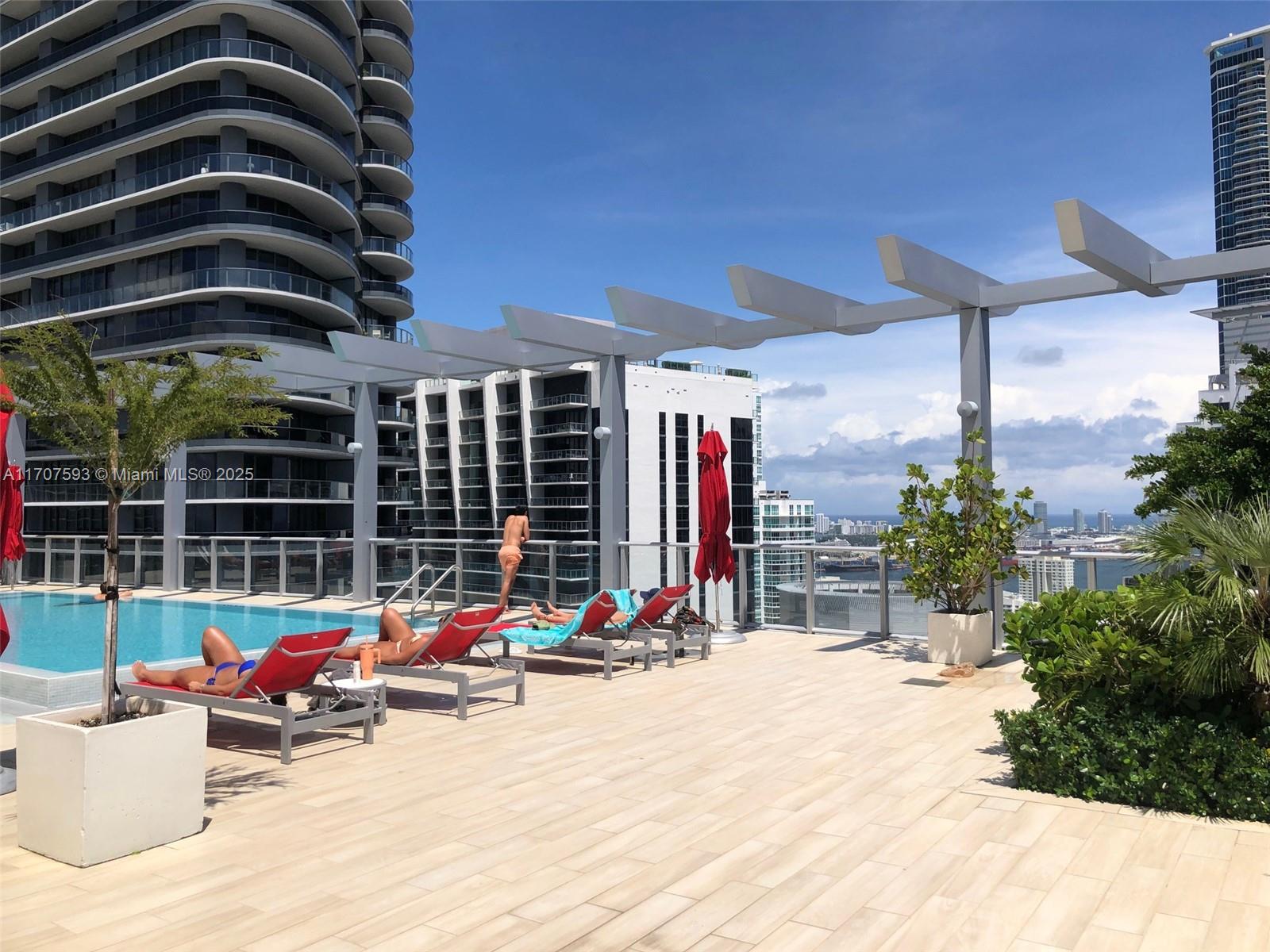 1100 MILLECENTO RESIDENCE - Residential