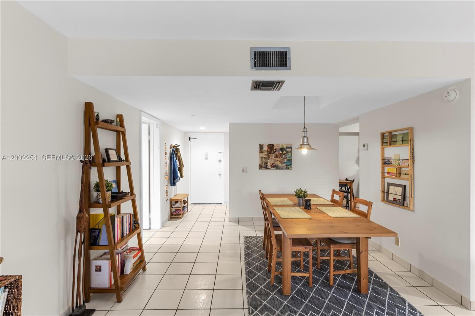 BLDG 5 OF COUNTRY CLUB AP - Residential