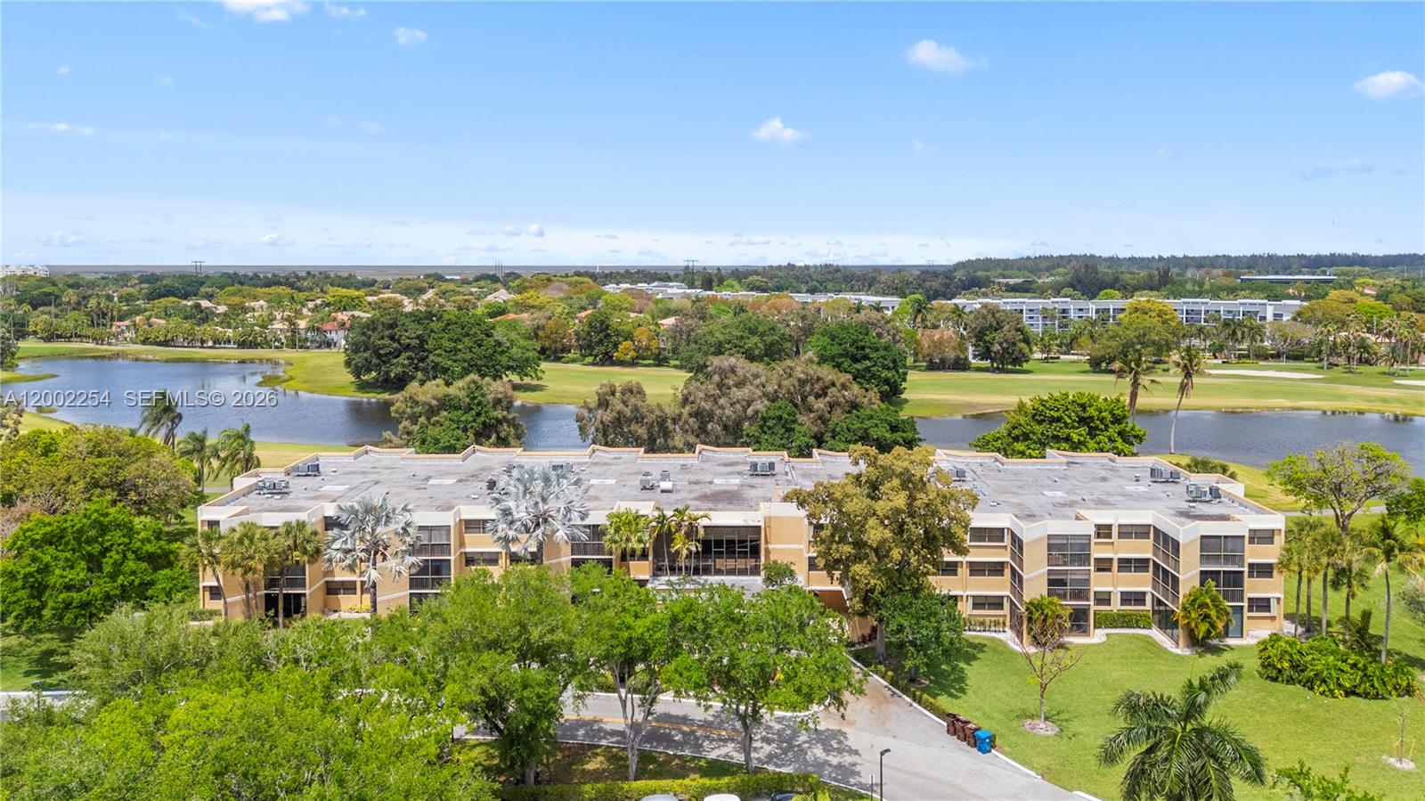 BLDG 5 OF COUNTRY CLUB AP - Residential