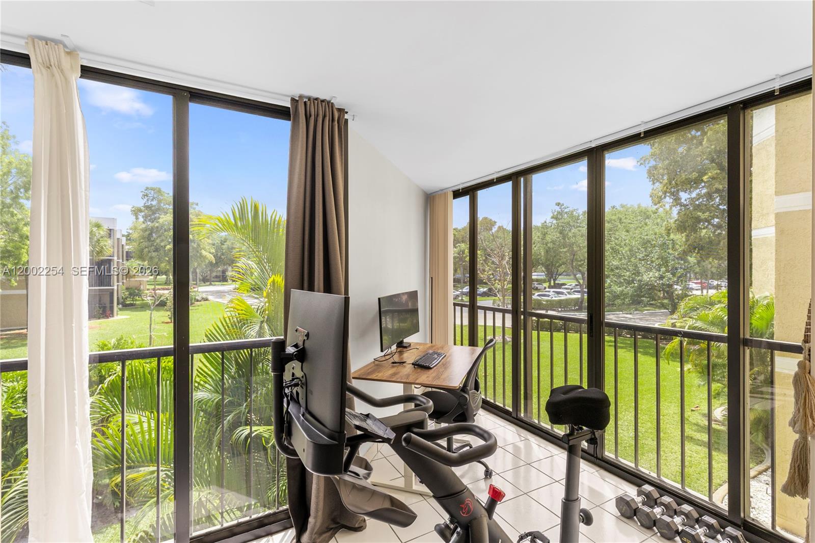 BLDG 5 OF COUNTRY CLUB AP - Residential