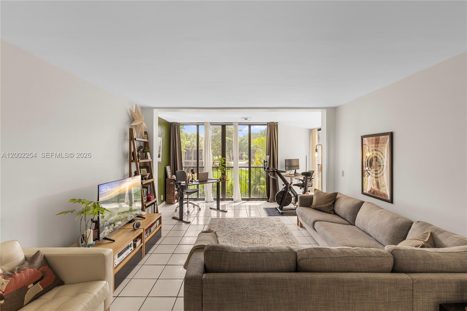 BLDG 5 OF COUNTRY CLUB AP - Residential