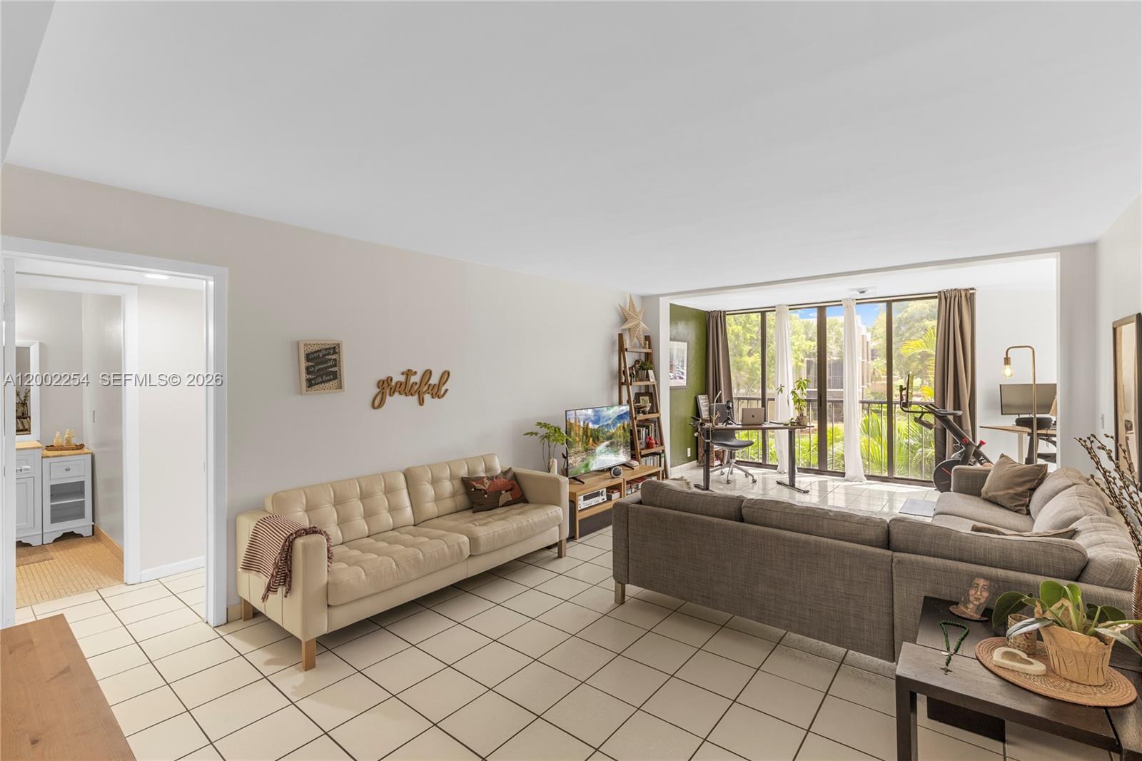 BLDG 5 OF COUNTRY CLUB AP - Residential