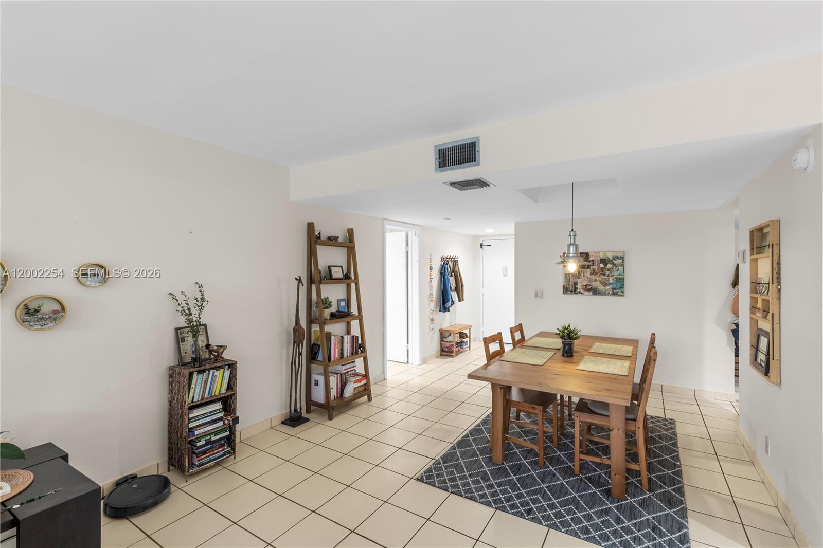 BLDG 5 OF COUNTRY CLUB AP - Residential