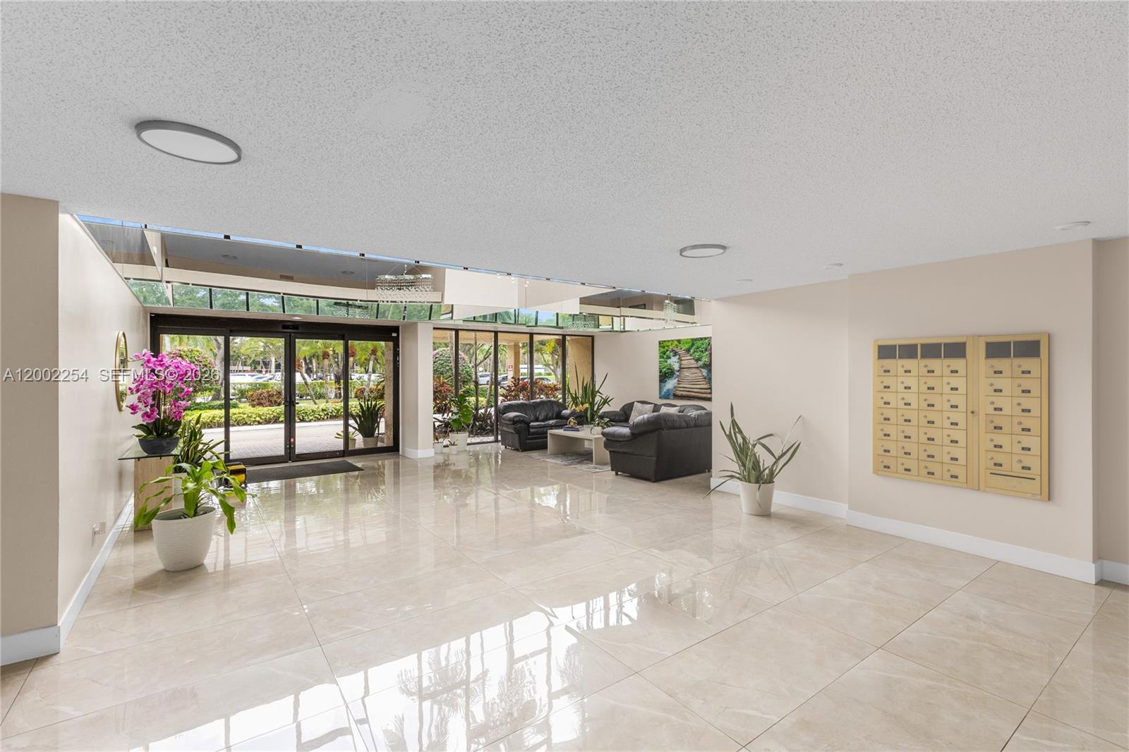 BLDG 5 OF COUNTRY CLUB AP - Residential