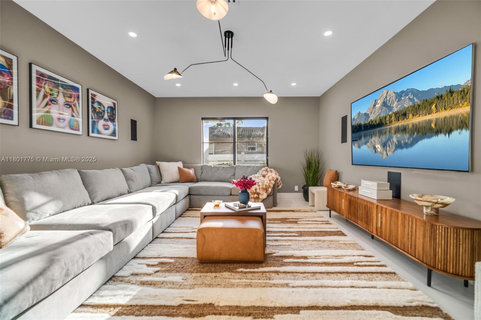 HOLLYWOOD HILLS NORTH SEC - Residential