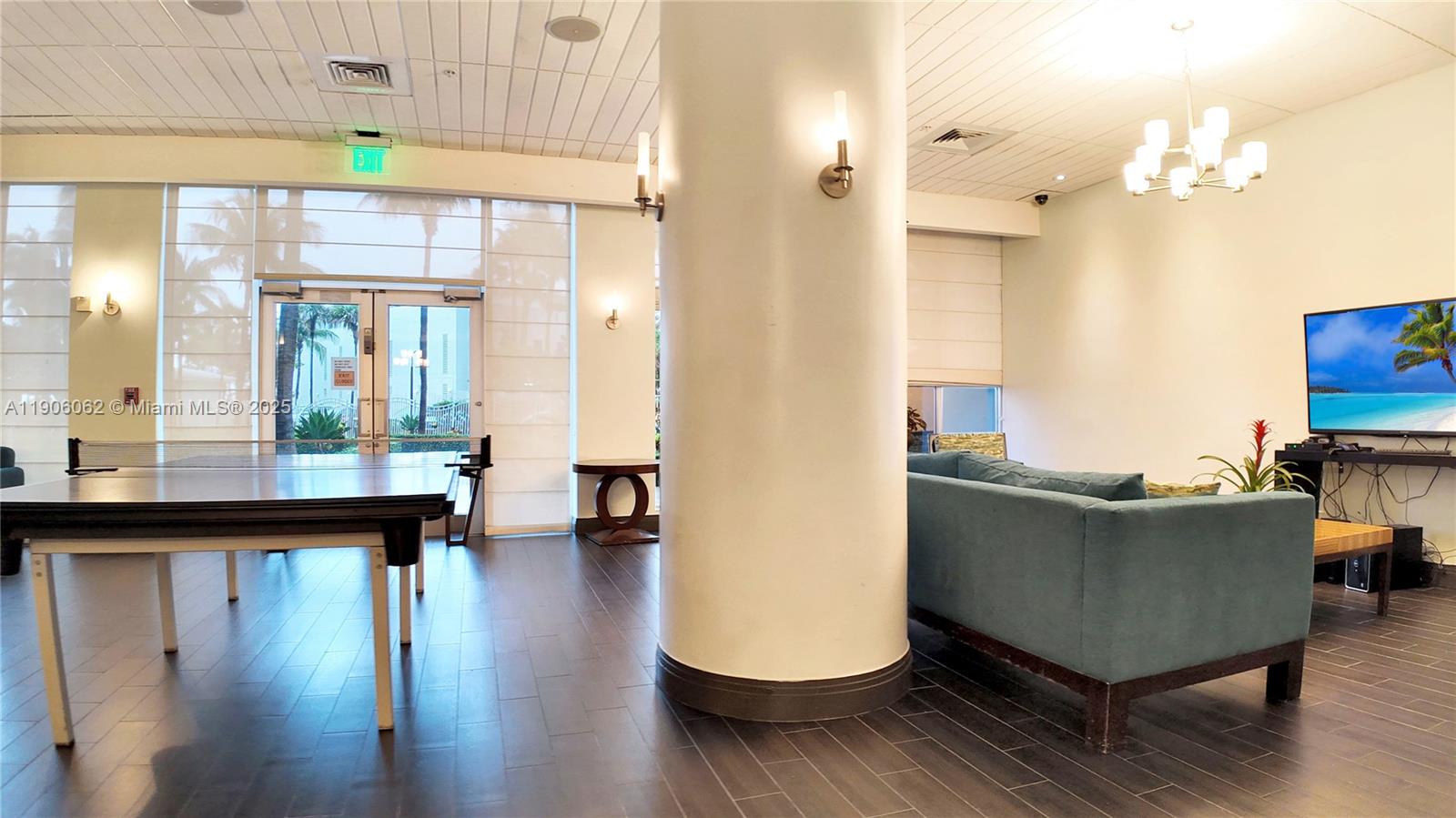 TIDES ON HOLLYWOOD BEACH - Residential