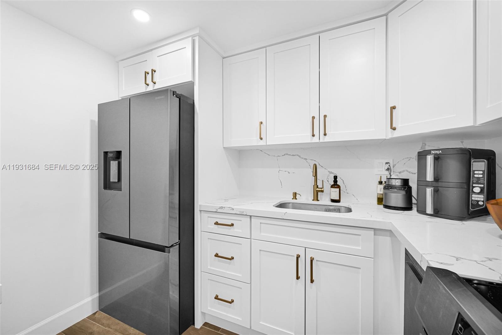 MONTEREY GARDENS OF PINEC - Residential