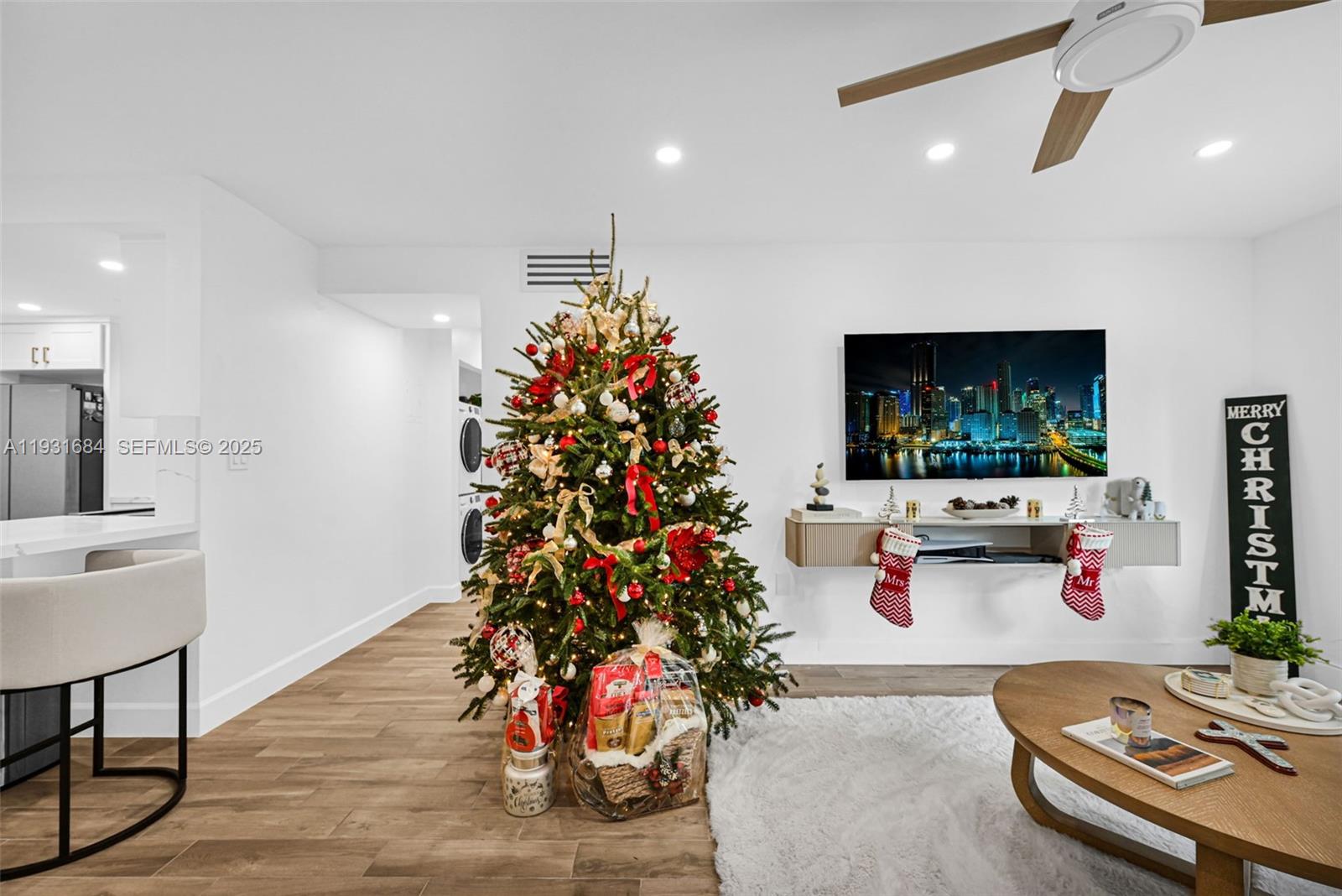 MONTEREY GARDENS OF PINEC - Residential