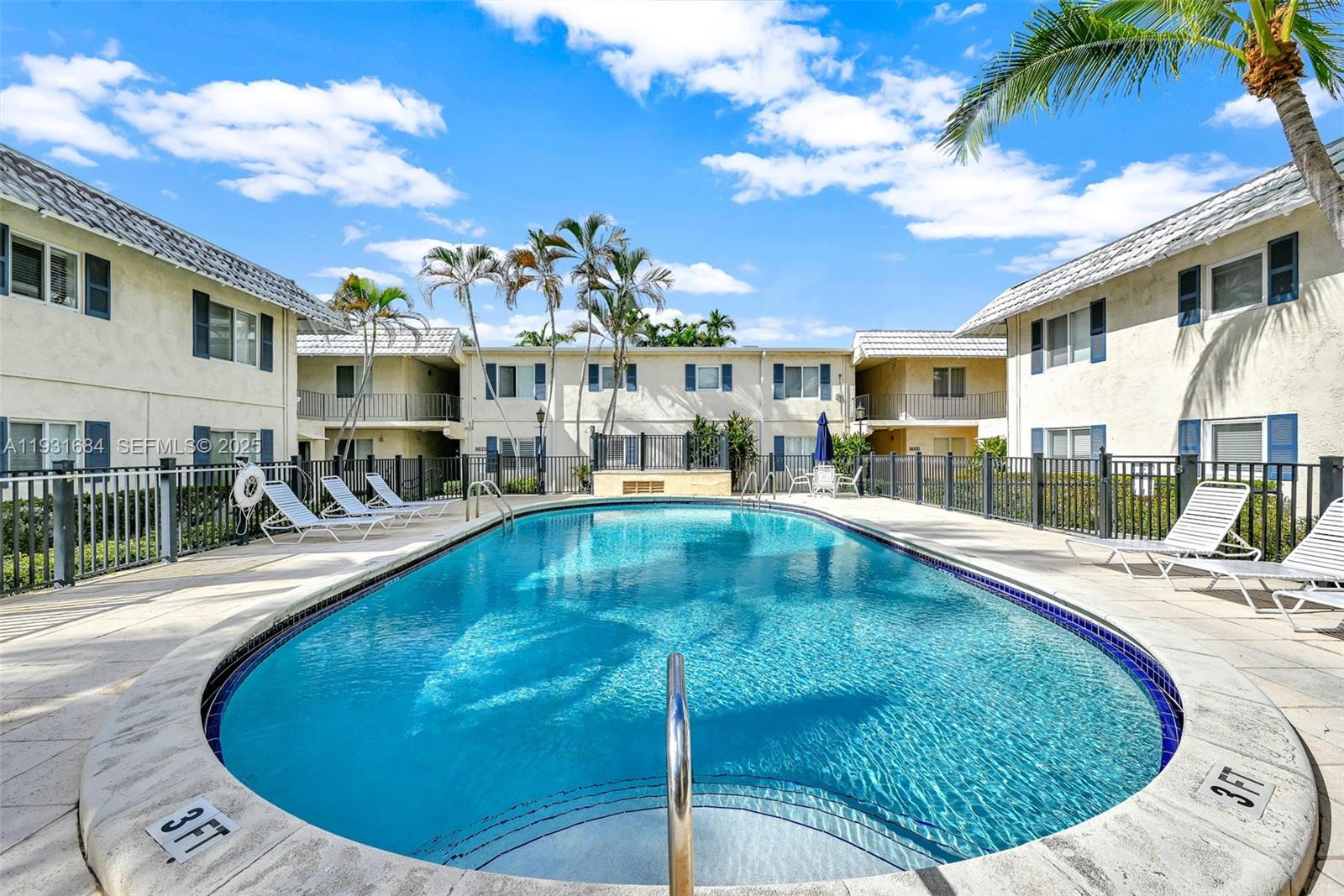 MONTEREY GARDENS OF PINEC - Residential