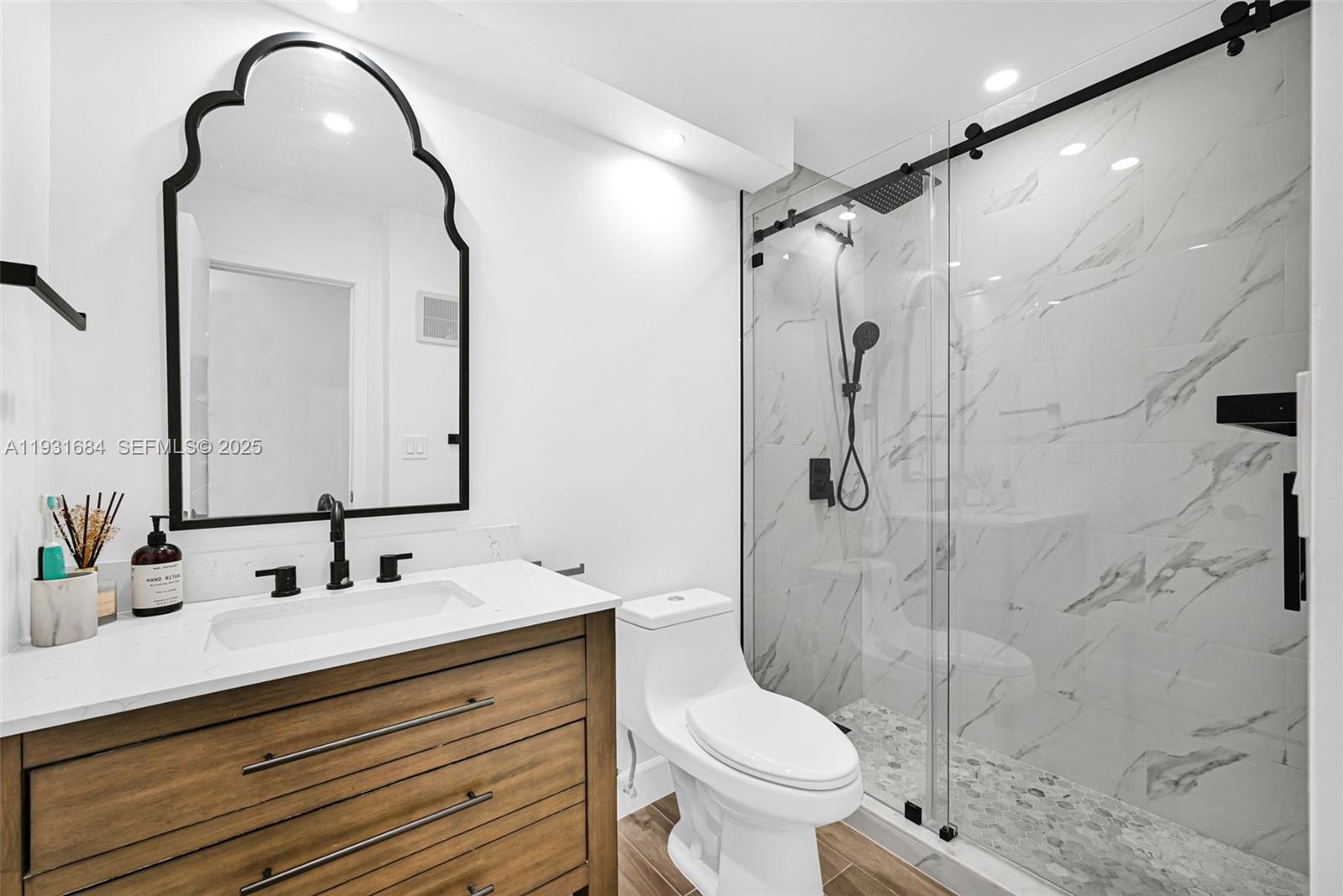 MONTEREY GARDENS OF PINEC - Residential