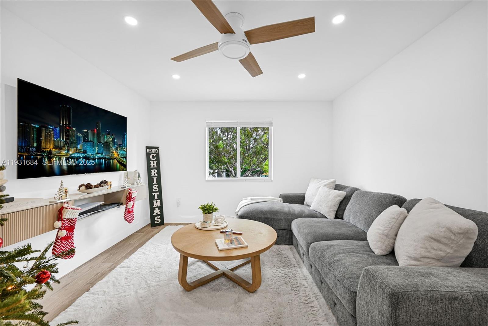 MONTEREY GARDENS OF PINEC - Residential