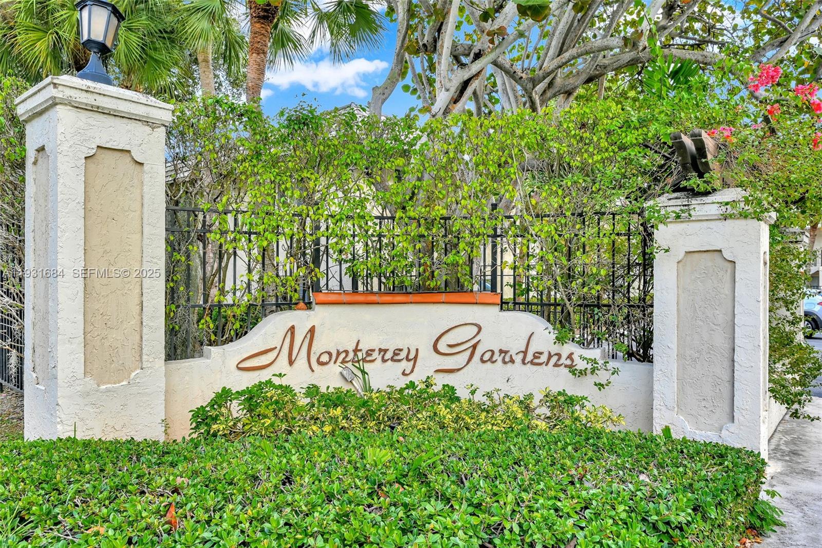 MONTEREY GARDENS OF PINEC - Residential