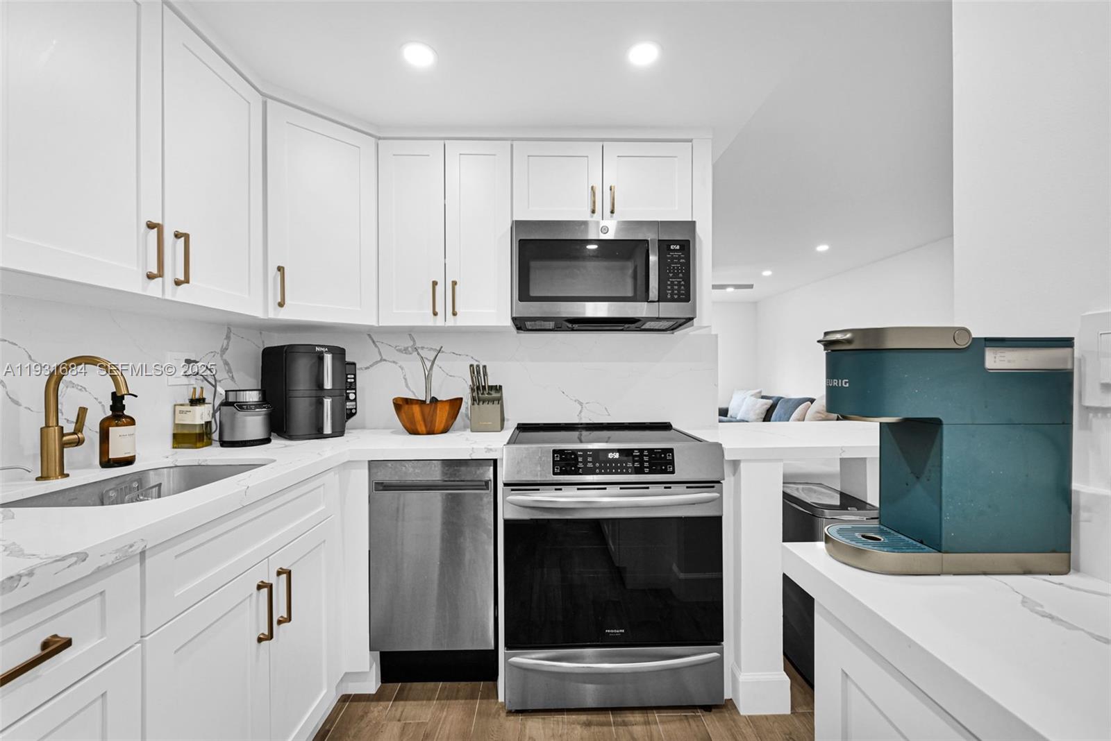 MONTEREY GARDENS OF PINEC - Residential