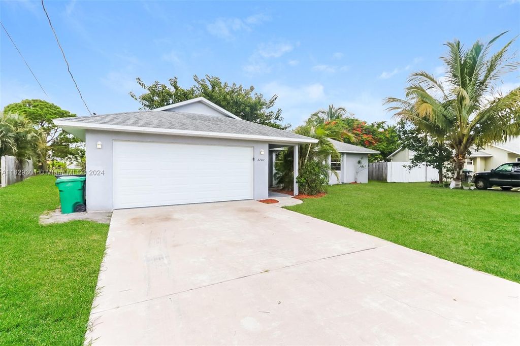 Photo of 2202 SE Montauk St, Port Saint Lucie, FL 34952 (MLS # A11629301)