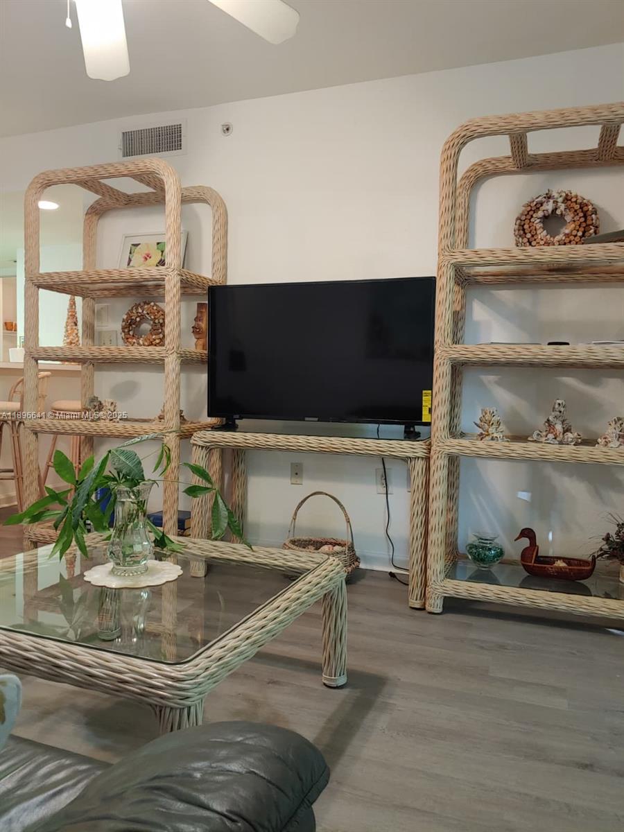 THE RESIDENCE - Residential