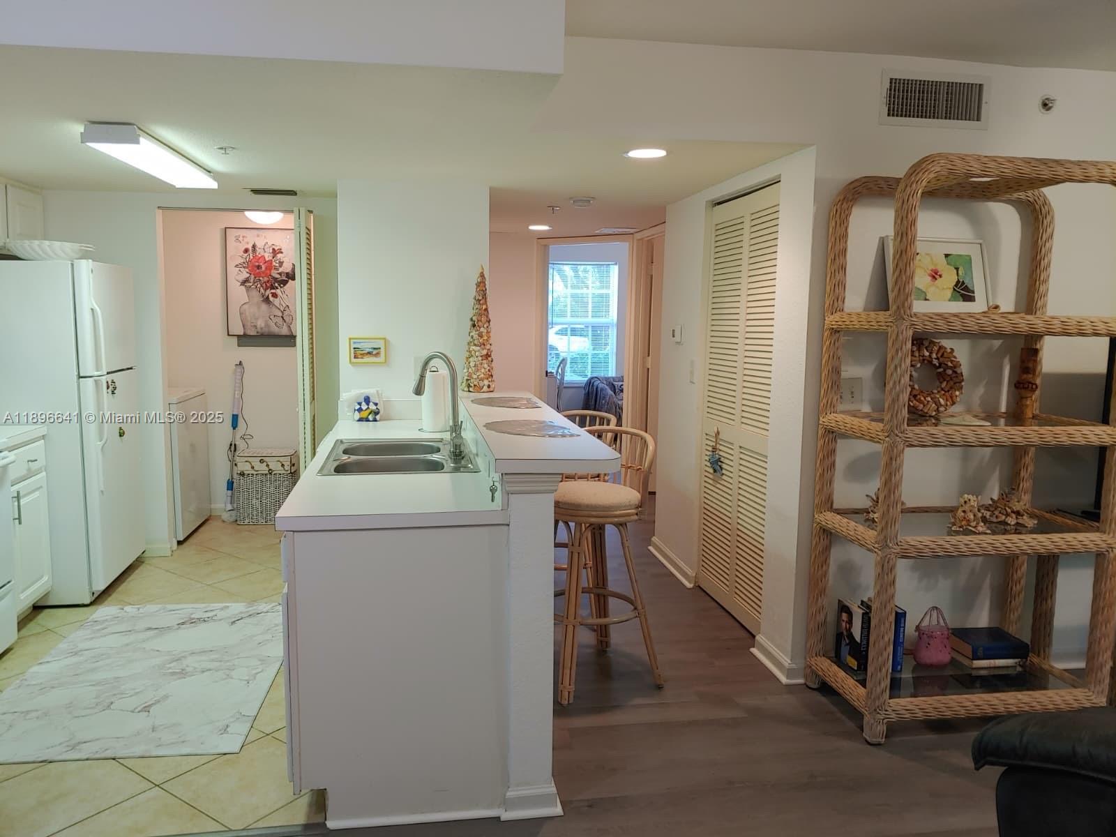 THE RESIDENCE - Residential