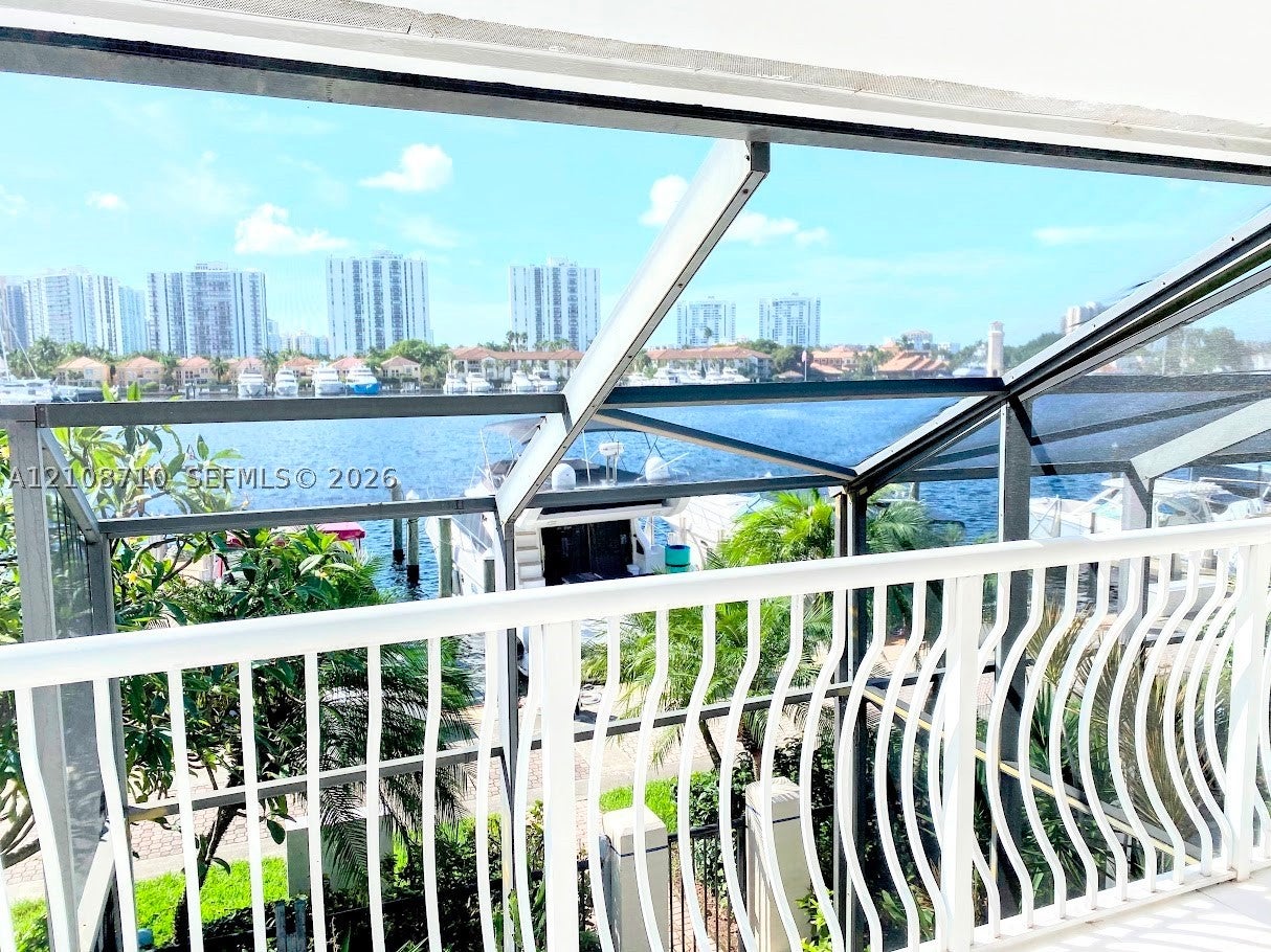 3630 Yacht Club Dr 605