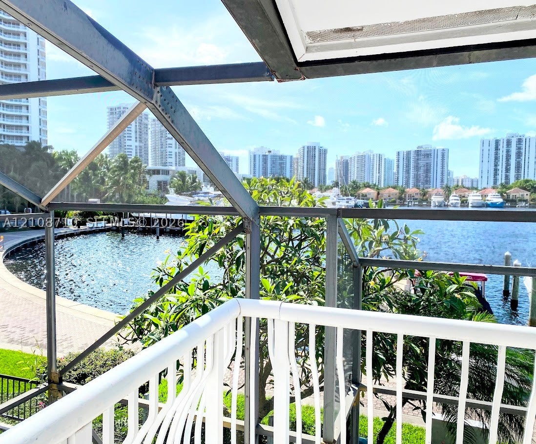 3630 Yacht Club Dr 605