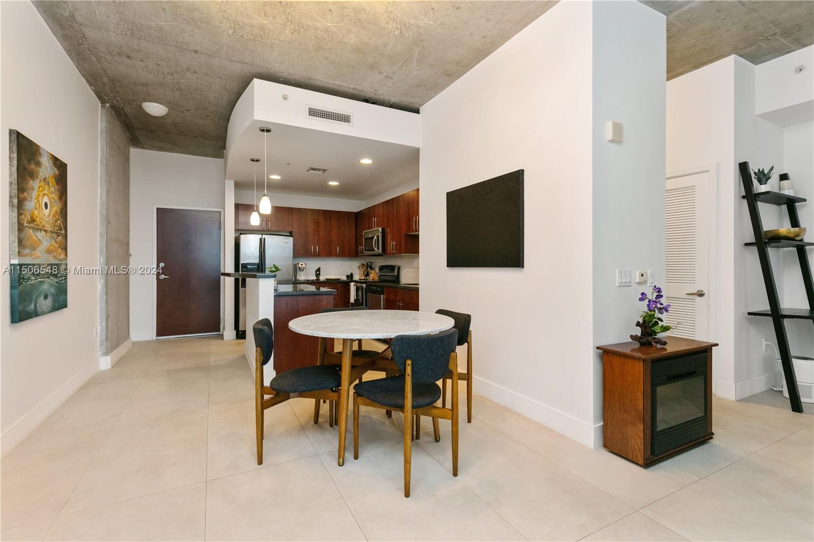 EDGE CONDO - Residential