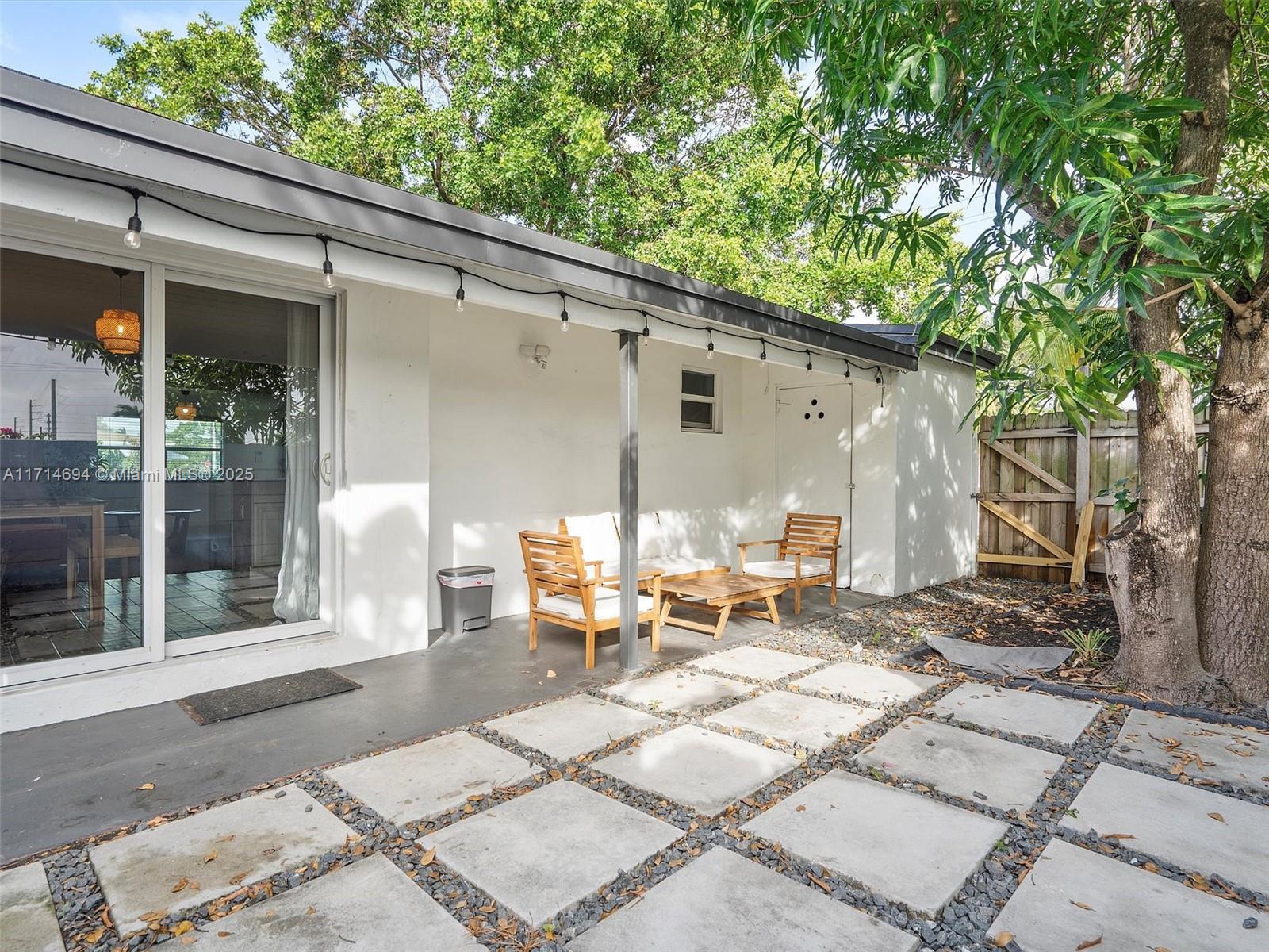 LAUDERDALE - Residential Income