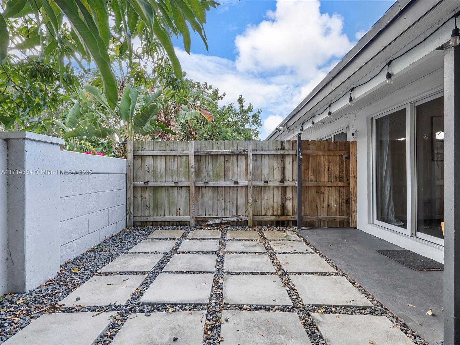 LAUDERDALE - Residential Income