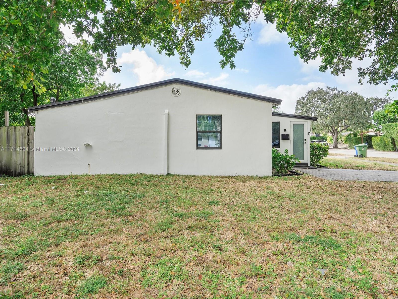 300 SW 23rd St