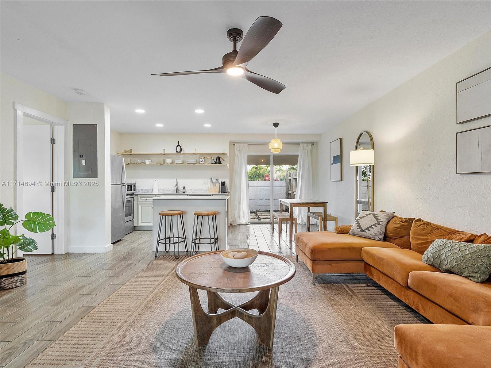 LAUDERDALE - Residential Income