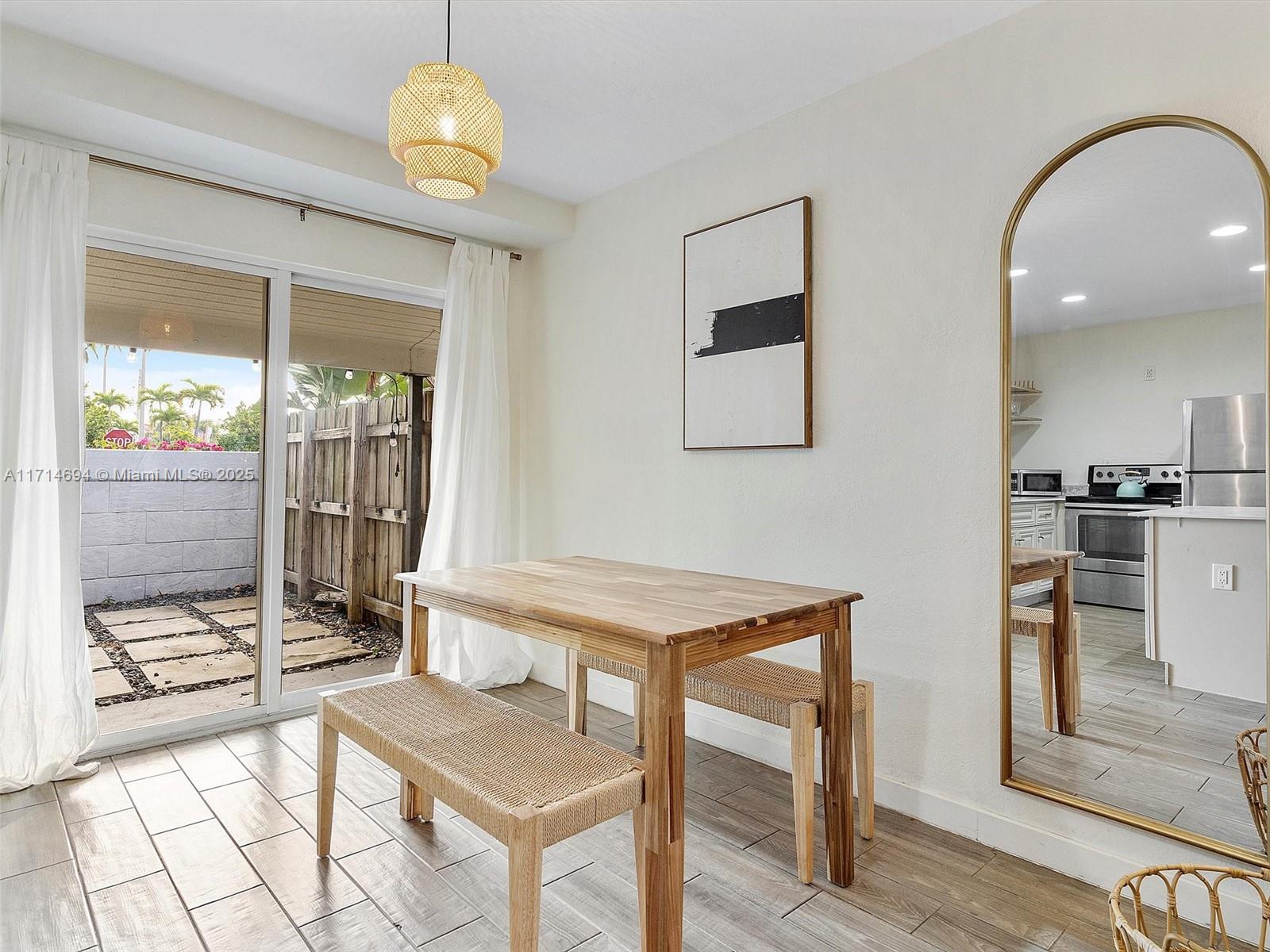 LAUDERDALE - Residential Income
