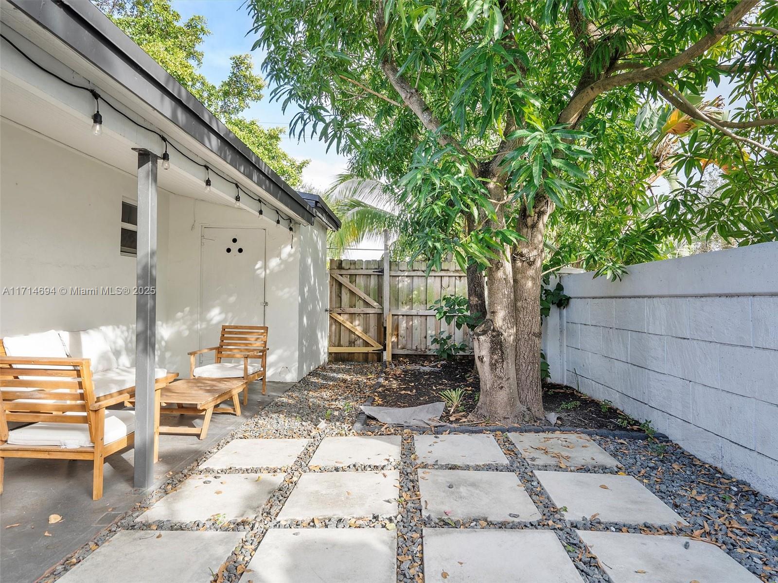 LAUDERDALE - Residential Income
